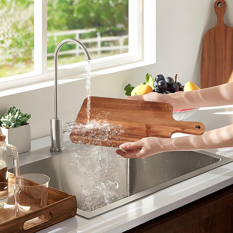 Large Acacia Wood Cutting Board with Handle, 16 x 8
