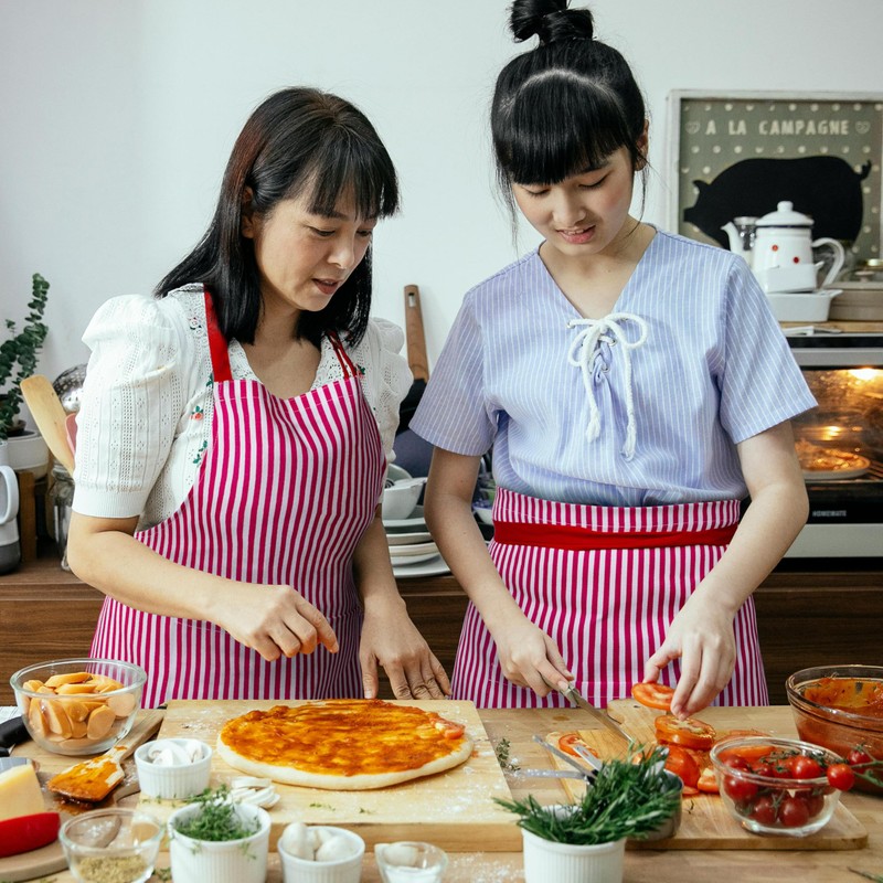 Zihuatailor Striped Apron with Pockets for Women Cooking Apron for