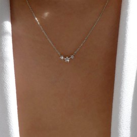 Allereya Vintage Crystal Flower Pendant Necklace Tiny Triple Flower Necklace Sparkly Crystal Choker Necklace Silver Cz Rhinestone Necklace Jewelry for Women and Girls (Silver)