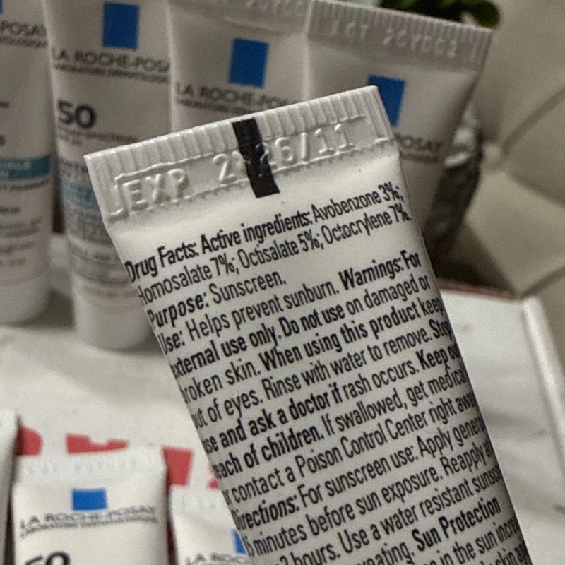 La Roche-Posay 10 La Roche Posay Anthelios UV Clear Daily