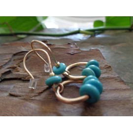 ✿ KLEINER DICKER RING IN GOLD & TÜRKISE HOWLITE STEIN RONDELLE - OHRRINGE ✿ einmalige, handgefertigte Ohrringe mit selbstgebogenen Haken