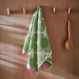 Orla Kiely Retro Bathroom Towels in Retro Flower, CloverSize: Hand Towel, 50x90cm