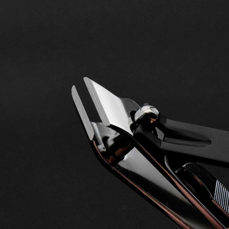 Liangery 爪切り 斜め刃 至極の鋭い切れ味 高級爪削り【軽い力でスパッと切れる】巻き爪用つめきりニッパー 携帯 厚い爪 足用 ブラック 切れ味