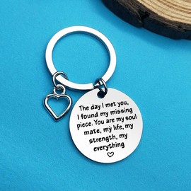 Xiahuyu Valentines Day Gifts for Men Couple Keychain Gifts for Boyfriend Fiance Husband The Day I Met You I Found My Missing Piece Keychain Christmas Birthday Gifts Anniversary Keychain Gifts for Him