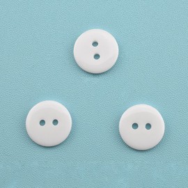 Hahiyo Botones de plástico, 2 agujeros grandes, 15 mm, parte trasera plana redonda para evitar que se irrite, no se enrede, agarre fuerte, resistente para manualidades, costura, ropa, álbumes de recortes, resina blanca, 120 piezas