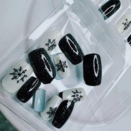 Christmas Press On Nails Short Square Fake Nails With Glitter Snowflakes Design Black Glossy Cute False Nails Artificial Reusable Glue On Nails Xmas Snow Nails Full Cover Stick On Nails for Women 24