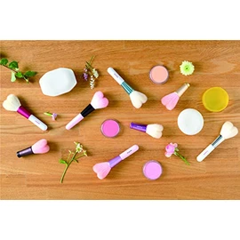 KOYUDO Collection H-06 Koyudo Makeup Brush, Heart-Shaped Teak Brush, 1 Piece