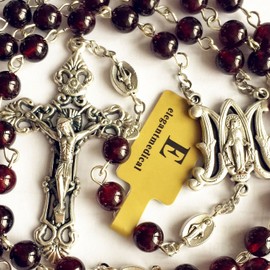 elegantmedical HANDMADE GARNET GEMSTONE BEADS Our Lady Of Virgin Mary Catholic Rosary Necklace Cross Box