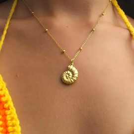 Cybche Vintage Conch Shell Pendant Necklace Spiral Conch Necklace Gold Shell Choker Necklaces Ocean Shells Pendent Necklaces Minimal Whelks Jewelry for Women