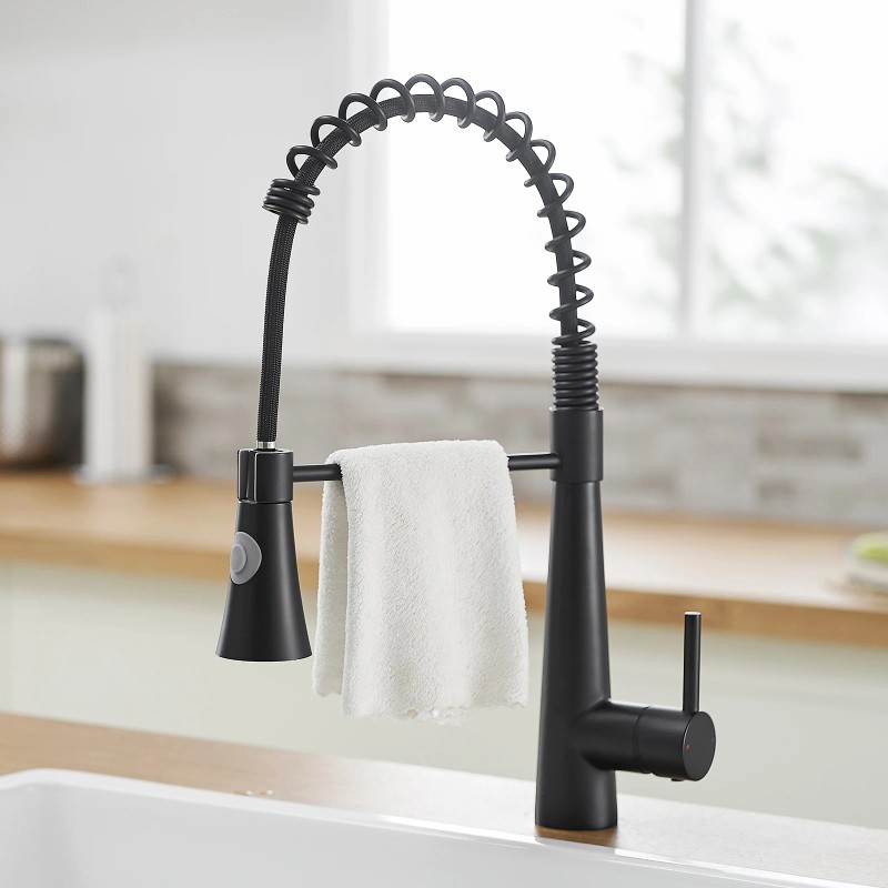 Modern Single Handle Kitchen Sink Faucet with Pull Out Sprayer