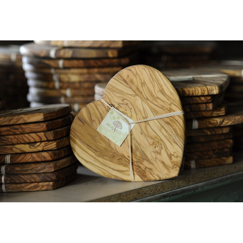 Berard Olive Wood Heart Cutting Board, Beige, 32 x 22