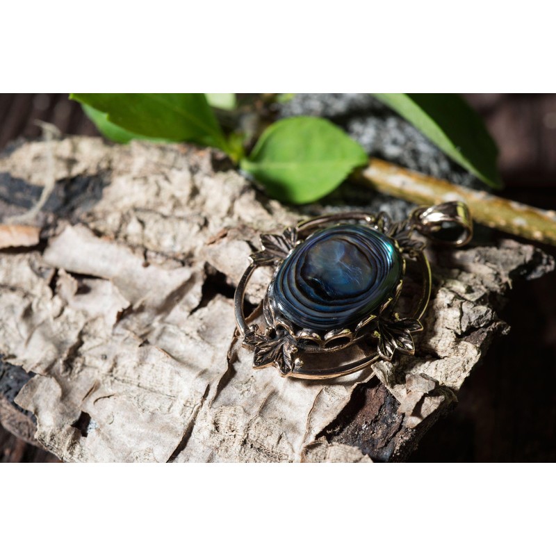 Windalf Roman Paua Shell Pendant Bronze, Bronze, Abalone