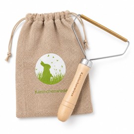 Effective Wooden Pet Hair Remover for Rabbits & Guinea Pigs