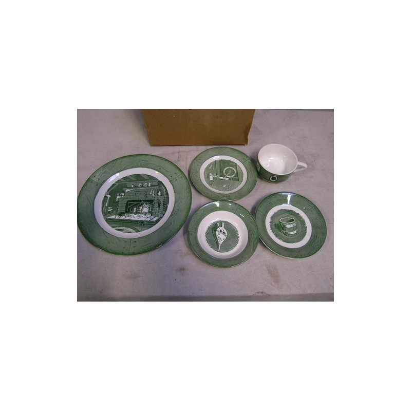 ROYAL ROYAL COLONIAL HOMESTEAD 5 PIECE PLACE SETTING 'VERY NICE"