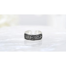 AeraVida Nature-Inspired Leaf Pattern Adjustable Band .925 Sterling Silver Toe Ring | Toe Rings for Women Sterling Silver | Sterling Silver Adjustable Toe Ring | Unisex Toe Ring | Silver Jewelry |