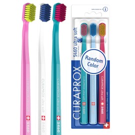 Cepillo de dientes ultrasuave Curaprox CS 5460 – Para dientes y encías sensibles | Eliminación suave de la placa | Paquete de 3 | Color aleatorio