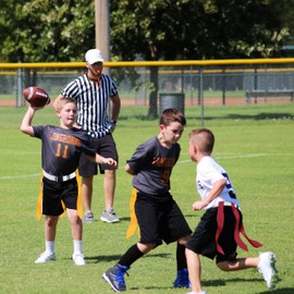 Hilhook Flag Football Belts, 10 Player Flag Football Set Includes 10 Adjustable Belts, 30 Flags for Youth, Kids & Adults Team Sports Training Games (Red and Yellow)