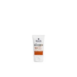 Rilastil Sun System D-Clar SPF50+ Protector Solar Facial Anti-Manchas con Clari-Tech Complex, Unifica el Tono, Resistente al Agua - Tono Light 40 ml