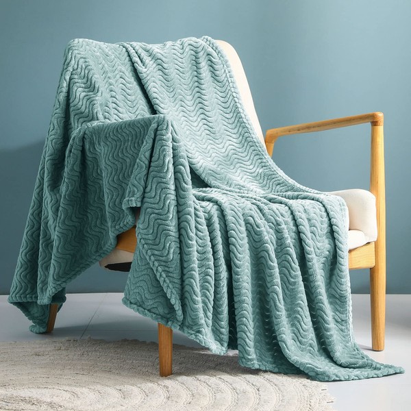 Exclusivo Mezcla Large Flannel Fleece Throw Blanket, 127x178 CM Sofa Throws, Soft Jacquard Weave Wave Pattern Throws for Sofa, Celadon Blanket