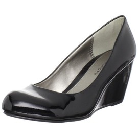 CL by Laundry Women's Nima Wedge Pump, Black Patent, 6 M US