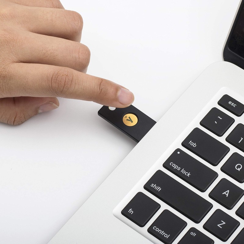 Yubico セキュリティキー YubiKey 5 NFC ログイン/U2F/FIDO2/USB-A ポート/2段階認証/高耐久性/耐衝撃性/防水