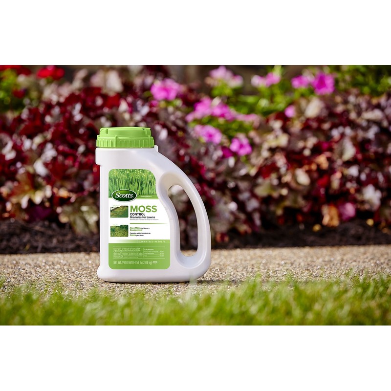 Scotts Moss Killer for Lawns, Easy-To-Use Shaker Jug, Contains Nutrients