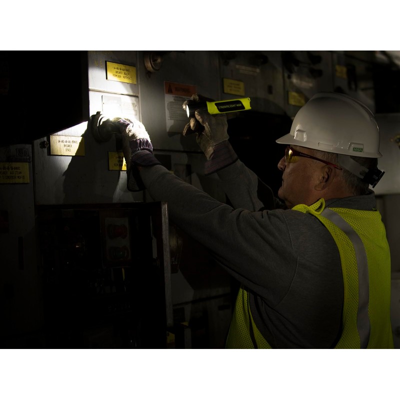 Streamlight 68244 4AA ProPolymer Lux Div 2 HAZ-LO 200-Lumen 12000-Candela