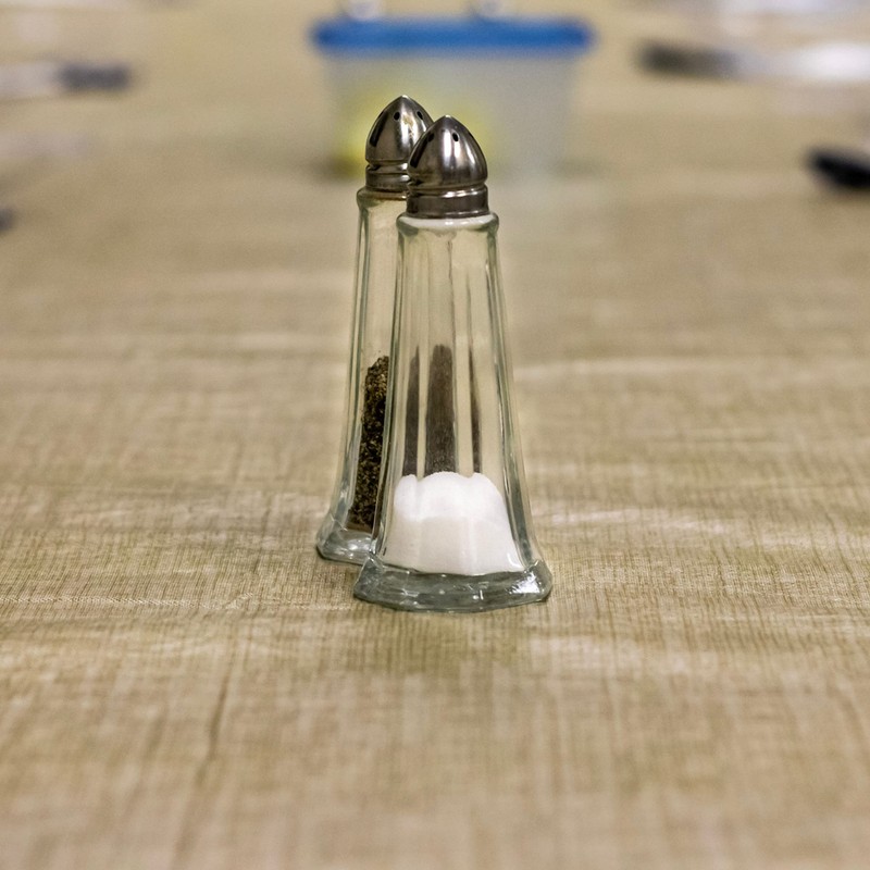 Pack of 12 Pots Classic Style Glass Salt and Pepper