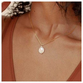 Iaceble Boho Baroque Pearl Choker Necklace Gold Pearl Pendant Necklace Flat Pearl Necklace Irregular Pearl Necklace Chain Jewelry for Women and Girls