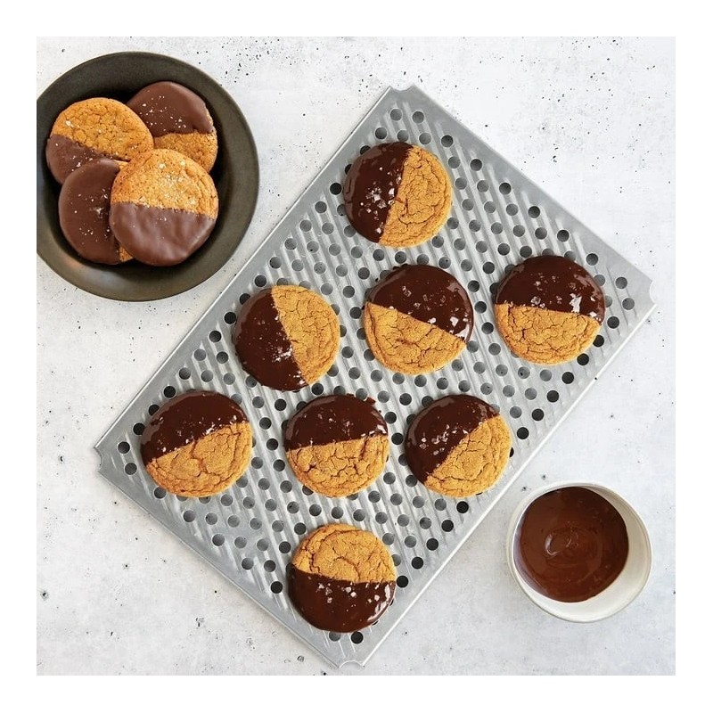 Nordic Ware 3-Piece Crisping & Roasting Pan Set with Lid