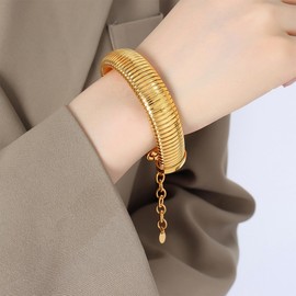 jomjeu Chunky Gold Bracelets for Women-18K Gold Plated Titanium Steel Thick Bracelets Classic Trendy Wide Link Bracelets for Women Tarnish Free Gold Jewelry, Medium, Stainless Steel, no gemstone