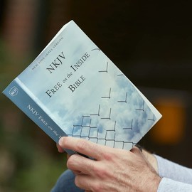 NKJV, Free on the Inside Bible, Paperback: Holy Bible, New King James Version