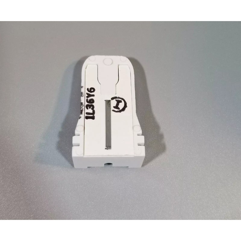 Leviton Medium Base, Bi-Pin, Linear Fluorescent Lampholder 660W-600V.