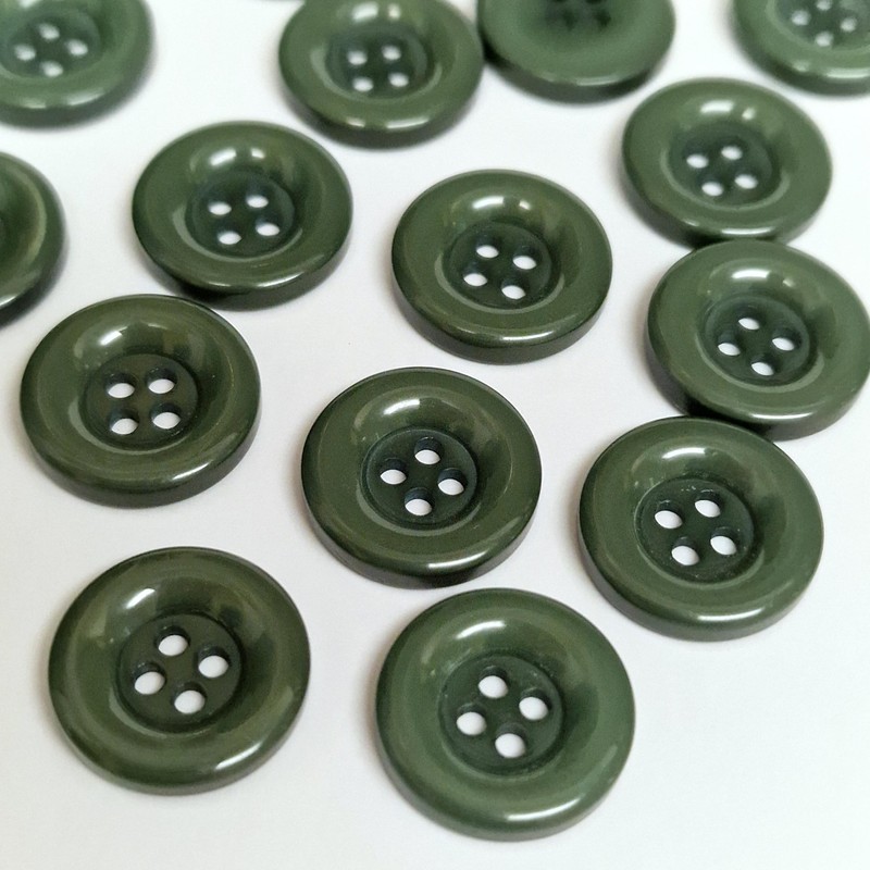 MajorCrafts® 48pcs 15mm Thick Edge 4 Holes Round Resin Sewing