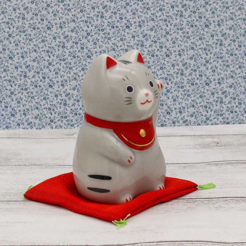 Yakushi Kiln Maneki Neko (Sabatora Naka), Lucky Come (Includes Lucky