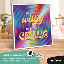 ARTFAVES® Decorative Sign with Saying "Der Geist ist willig - der Körper ist chillig - der Körper ist chillig - Dopamine Decor Bild Trend" [German Language]