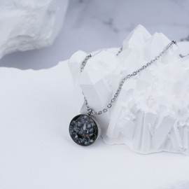 Lauren-Spencer Gemstone Necklace for Women Dainty Turquoise Sodalite Malachite Tumbled Stone Pendant Necklace Round Natural Healing Crystal Necklace for Women Minimalist Jewelry Gift (Snowflake Obsidian)