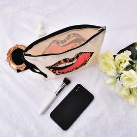 Leopard Lip Print Makeup Bag for Women Girls Animal Print Toiletry Bag for Friend Bestie Christmas Birthday Gifts for Girlfriend Cheetah Lipstick Cosmetic Pouch Fashionistas Gift With Wrist Rope