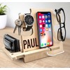 Personalisierte Docking Station Holz – Geschenk für Männer zum Geburtstag