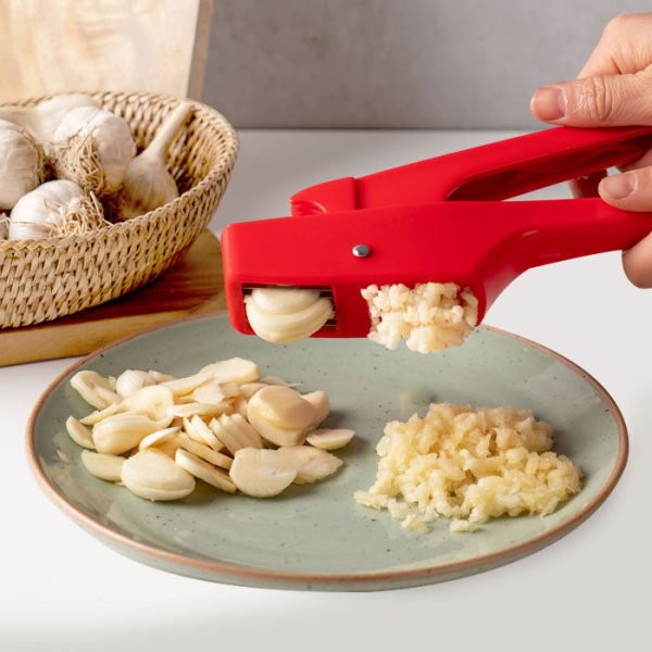 Intravel&#39;s popular garlic slicer kit slices and chops at the