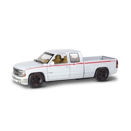 America Revell 1/25 '99 Chevy Silverado Custom Pickup Plastic Model 14538 Molded Color