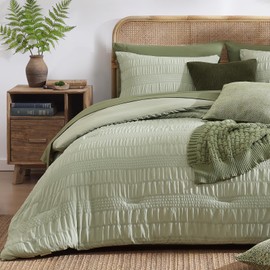 CASAAGUSTO King Size Comforter Set, 7 Pieces Sage Green Seersucker Bed in a Bag King Soft All Seasons, King Bedding Sets with Comforter, Flat Sheet, Fitted Sheet, 2 Pillow Shams, 2 Pillowcases