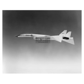 XB-70 VALKYRIE PROTOTYPE STRATEGIC BOMBER PLANE IN FLIGHT 8X10 B&W PHOTO