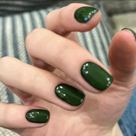 Noerrors Green False Nails 32Pcs Short Square Glossy Green Pure Color Fake Press on Nails Full Cover Removable Acrylic Stick Glue on Nails for Women Girls Art Manicure Decorations