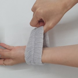 Facial Cleansing Wristbands for Hand and Face Washing, Gray, 2-Pack Wrist Facial Cleansing Band 6ea