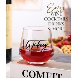 Gifts for Couples, Hubby & Wifey Wedding Glass Set EST 2025 with Bridal Shower Gifts for Newly Married Mom/Pop & Father - Drinkware