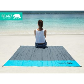Bearz Outdoor, compact picnic blanket, beach blanket, waterproof blanket for trips, lightweight, camping, rain cover, music festival equipment, mat for hiking, sports and the beach, comes with its own pouch