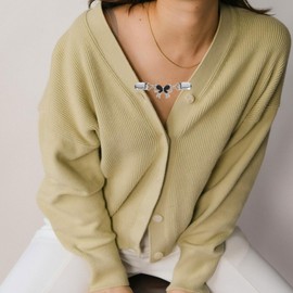 VALICLUD 3pcs Sweater Chain Creative Crystal Bowknot Sweater Clips Cardigan Clip for Dress Clothes (White, Black and Rose Gold)