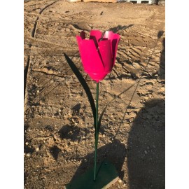 Art recycled metal flower magenta tulip garden stake yard spring color 22" tall