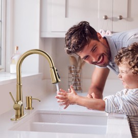 WOWOW Kitchen Faucet with Sprayer,Gold Single Handle High Arc Stainless Steel Kitchen Faucet Tap with Pull Down Sprayer for Sink 2 or 4 Hole,Pull Out Kitchen Faucet with Deck Plate & 3 Functions